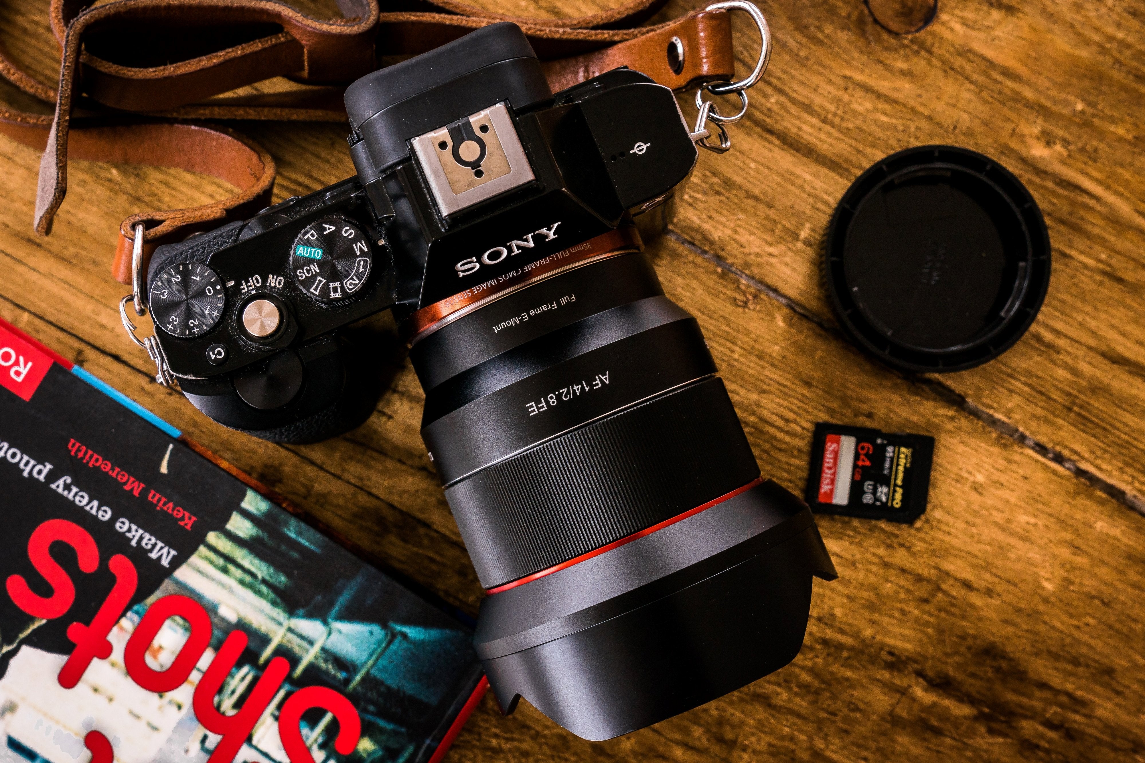14mm F2.8 AF Wide Angle with Lens Station (Sony E)